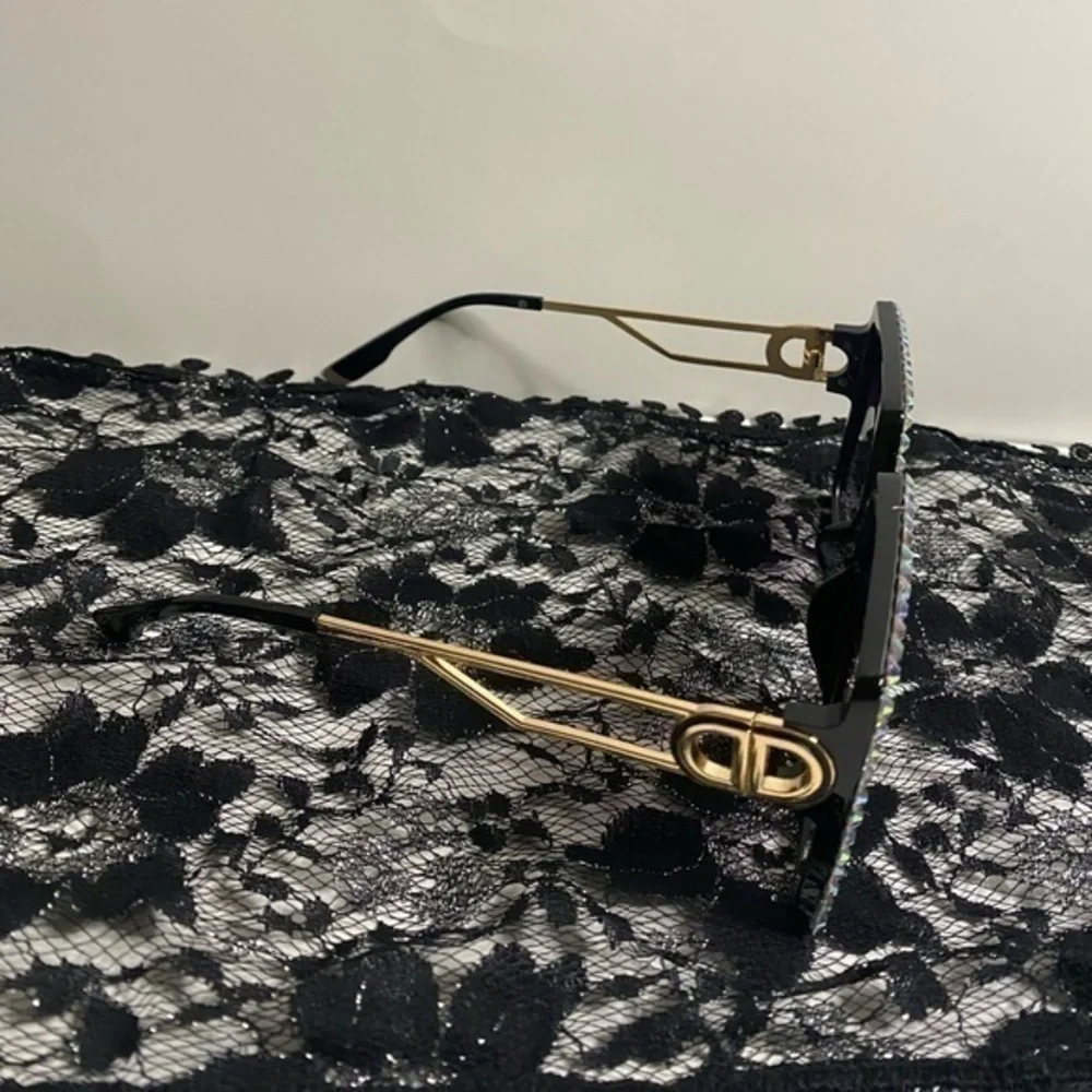 🌺Oversized Jewel lined sunglasses
